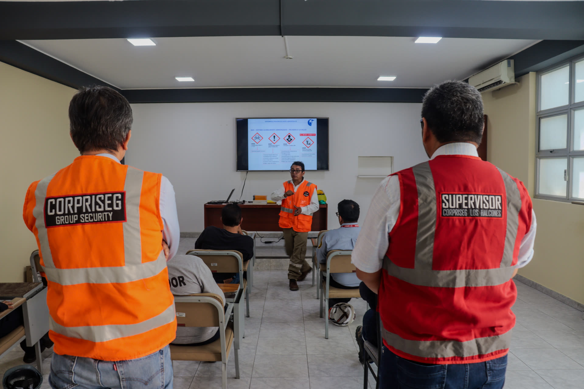 Capacitación y profesionalización del personal de vigilancia privada en el sector industrial